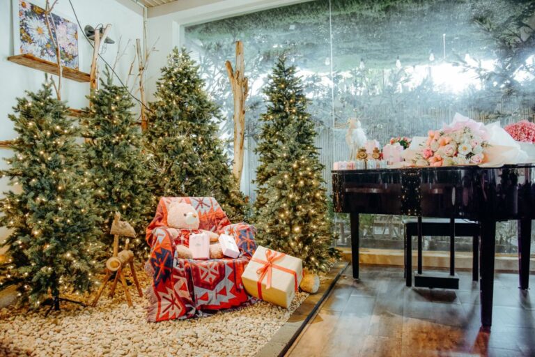 Christmas Tree Light Calculator: How Many Lights Do You Need?